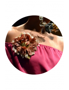 Broche pétalo con pieza dorada 2